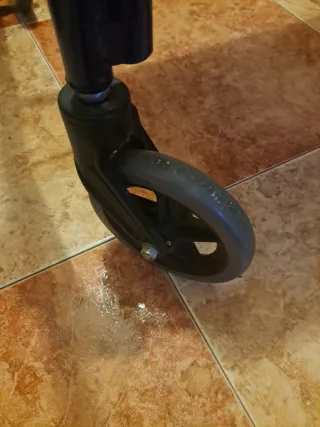 Andador con asiento y ruedas