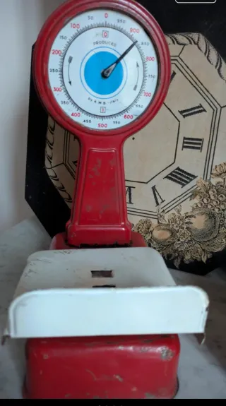 Bilancia giocattolo vintage rossa