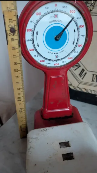 Bilancia giocattolo vintage rossa