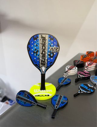 Trofeo decorativo y 2 Llaveros Babolat Air Viper25