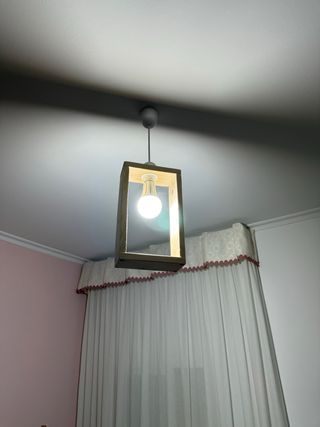 Lámpara de techo de madera hecha a mano