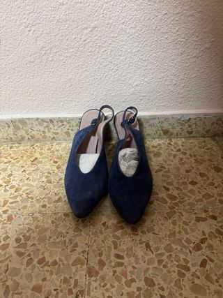 Botines y 2 pares de zapatos de tacon