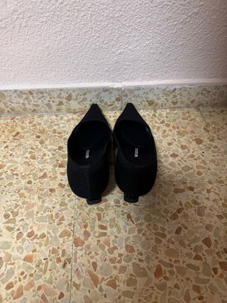 Botines y 2 pares de zapatos de tacon