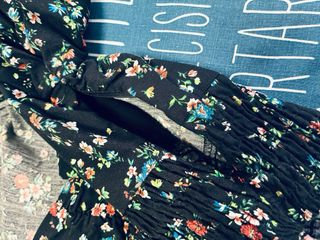 Top Escote Corazon Negro Con Flores Bershka M 38