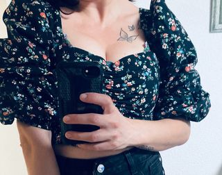 Top Escote Corazon Negro Con Flores Bershka M 38