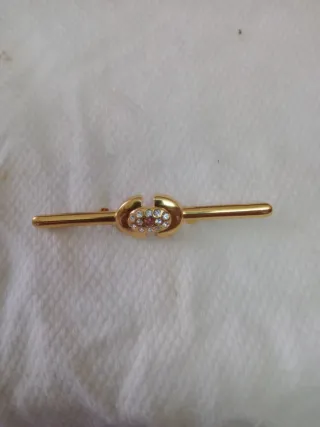 Spilla dorata con strass