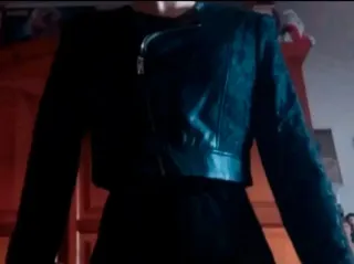 Cazadora mujer negra con mangas de encaje!