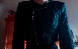 Cazadora mujer negra con mangas de encaje!