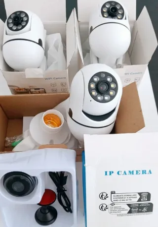 4 Cámaras IP WiFi (2 pared, 1 bombilla, 1 por)