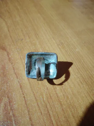 Anillo antiguo con piedra negra