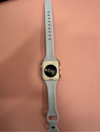 Apple Watch con funda de diamantes