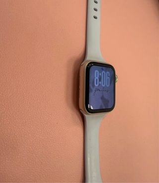 Apple Watch con funda de diamantes