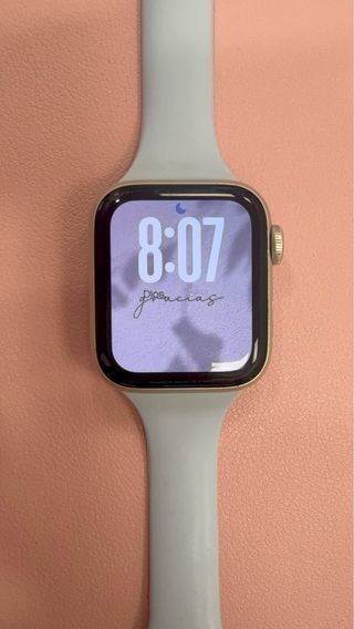 Apple Watch con funda de diamantes