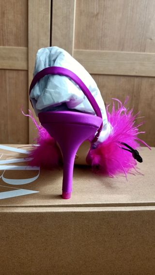 Zapatos tacón sandalias mules plumas fucsia Zara