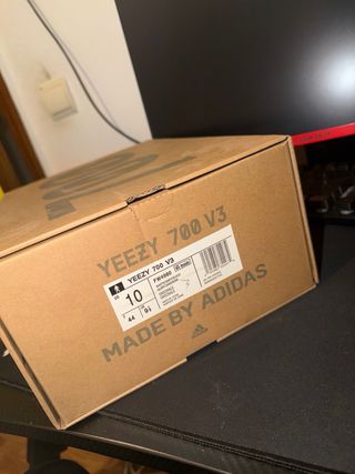 Adidas Yeezy 700 V3 Beige Talla 44