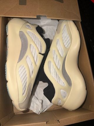 Adidas Yeezy 700 V3 Beige Talla 44
