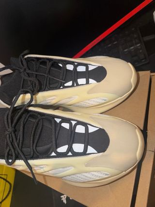Adidas Yeezy 700 V3 Beige Talla 44