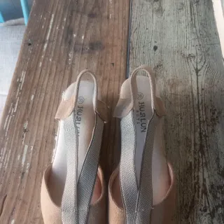 Alpargatas beige y plateadas mujer