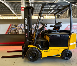 CARRETILLA ELEVADORA SEGUNDA MANO BATERIA NUEVA