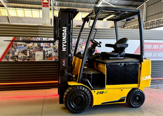 CARRETILLA ELEVADORA SEGUNDA MANO BATERIA NUEVA