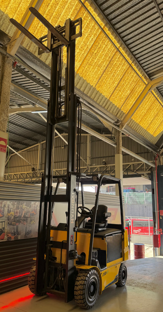 CARRETILLA ELEVADORA SEGUNDA MANO BATERIA NUEVA