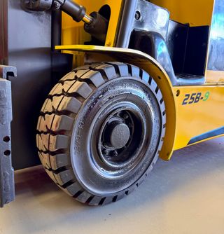 CARRETILLA ELEVADORA SEGUNDA MANO BATERIA NUEVA