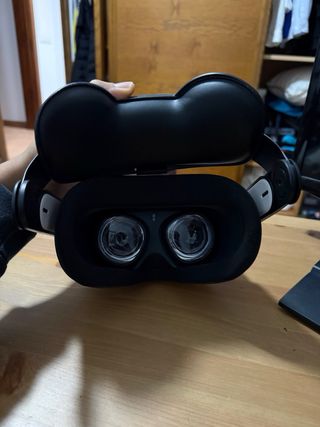 Oculus Quest 2 con mandos