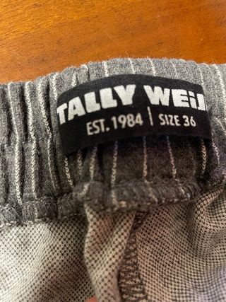 Pantaloni grigio con righe bianche