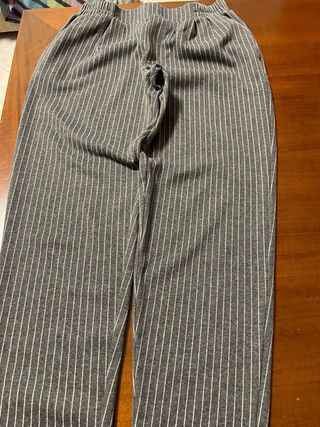Pantaloni grigio con righe bianche