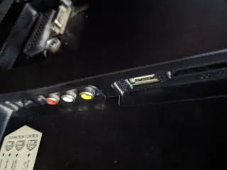 Televisión plana negra para reparar