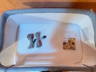 Culla Jané Babyside grigia a fianco