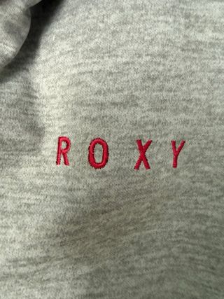 Cortavientos Roxy Gris con Detalles Rosas