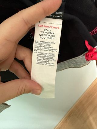 Cortavientos Roxy Gris con Detalles Rosas