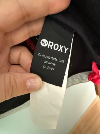 Cortavientos Roxy Gris con Detalles Rosas