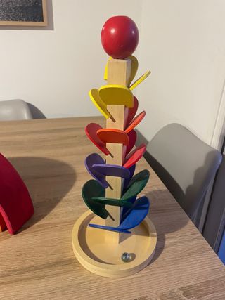 Árbol de bolas Montessori. Juguete niños