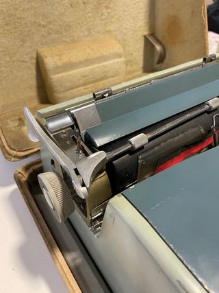 Máquina de escribir Olivetti Studio de Luxe