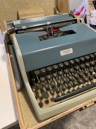 Máquina de escribir Olivetti Studio de Luxe