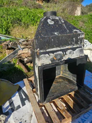 Chimenea metálica negra