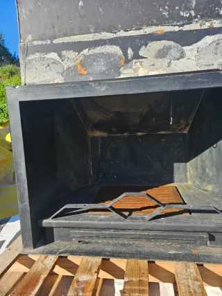 Chimenea metálica negra