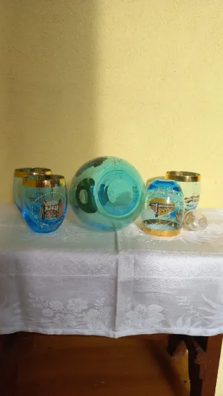 Servizio liquore vintage bicchieri e caraffa