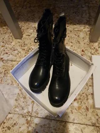 Botas Ideal Shoes negras.