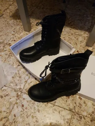 Botas Ideal Shoes negras.