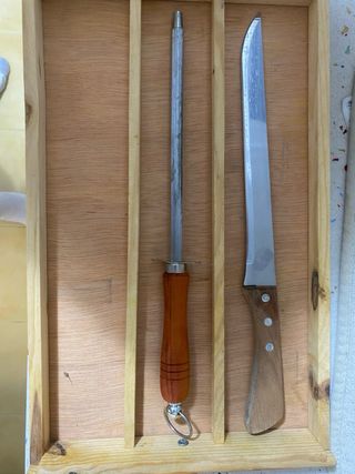 Jamonero de madera con cuchillo y chaira