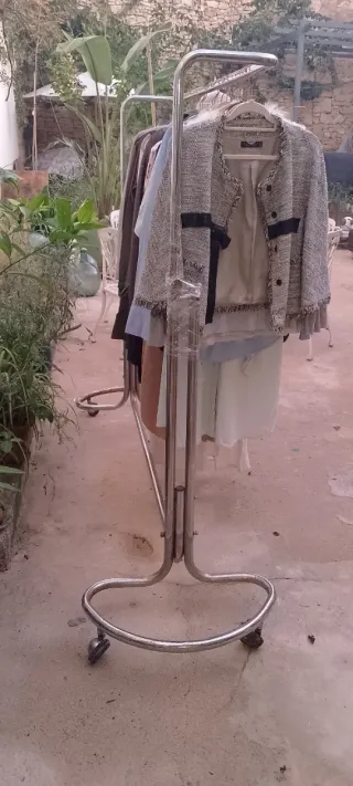 Perchero Burro Ropa Metálico con Ruedas