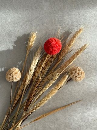 Jarrón de cristal verde con ramo