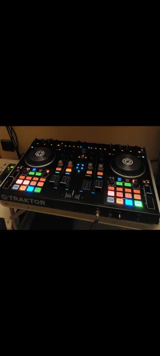 Controlador DJ Traktor S4 MK2