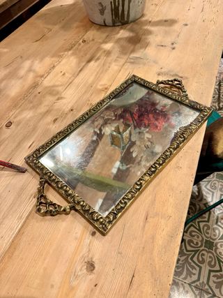 Bandeja antigua de servicio. latón y espejo