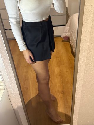 Falda pantalon corta negra de raso