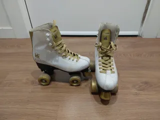 Patines Clásicos Blancos y Dorados Pie 38