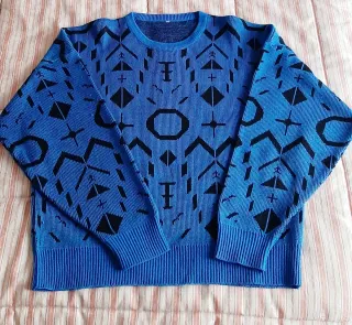 Jersey azul con estampado geométrico